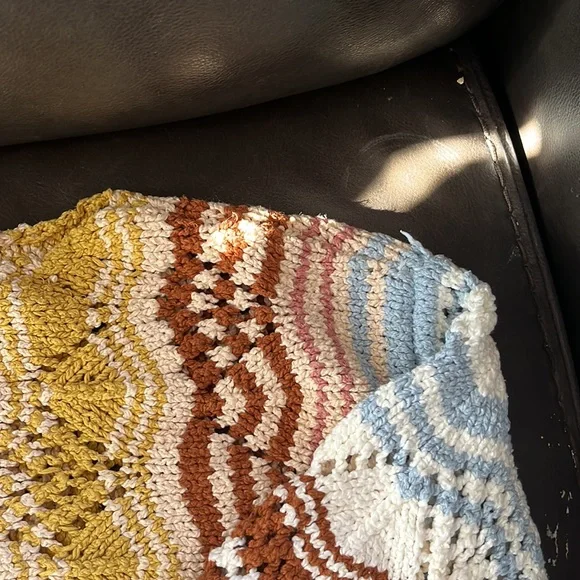 Beautiful gimmicks sweater in perfect condition size small - Picture 7 of 8